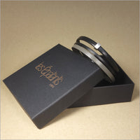 Pulsera de hombre multieslabones de piel negra y gris topo con trabilla de metal