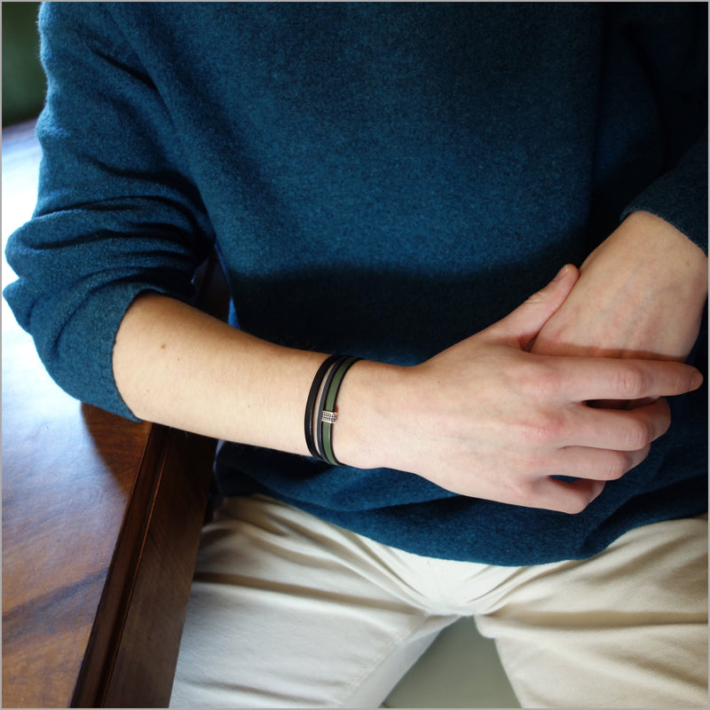 Men's multi-link black and khaki leather bracelet with metal loop