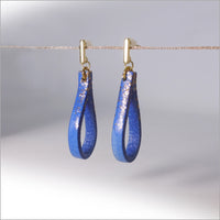 Boucles d'oreilles gouttes en cuir et paillettes dorées