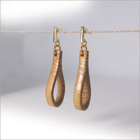Boucles d'oreilles gouttes en cuir et paillettes dorées