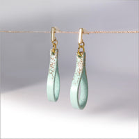 Boucles d'oreilles gouttes en cuir et paillettes dorées