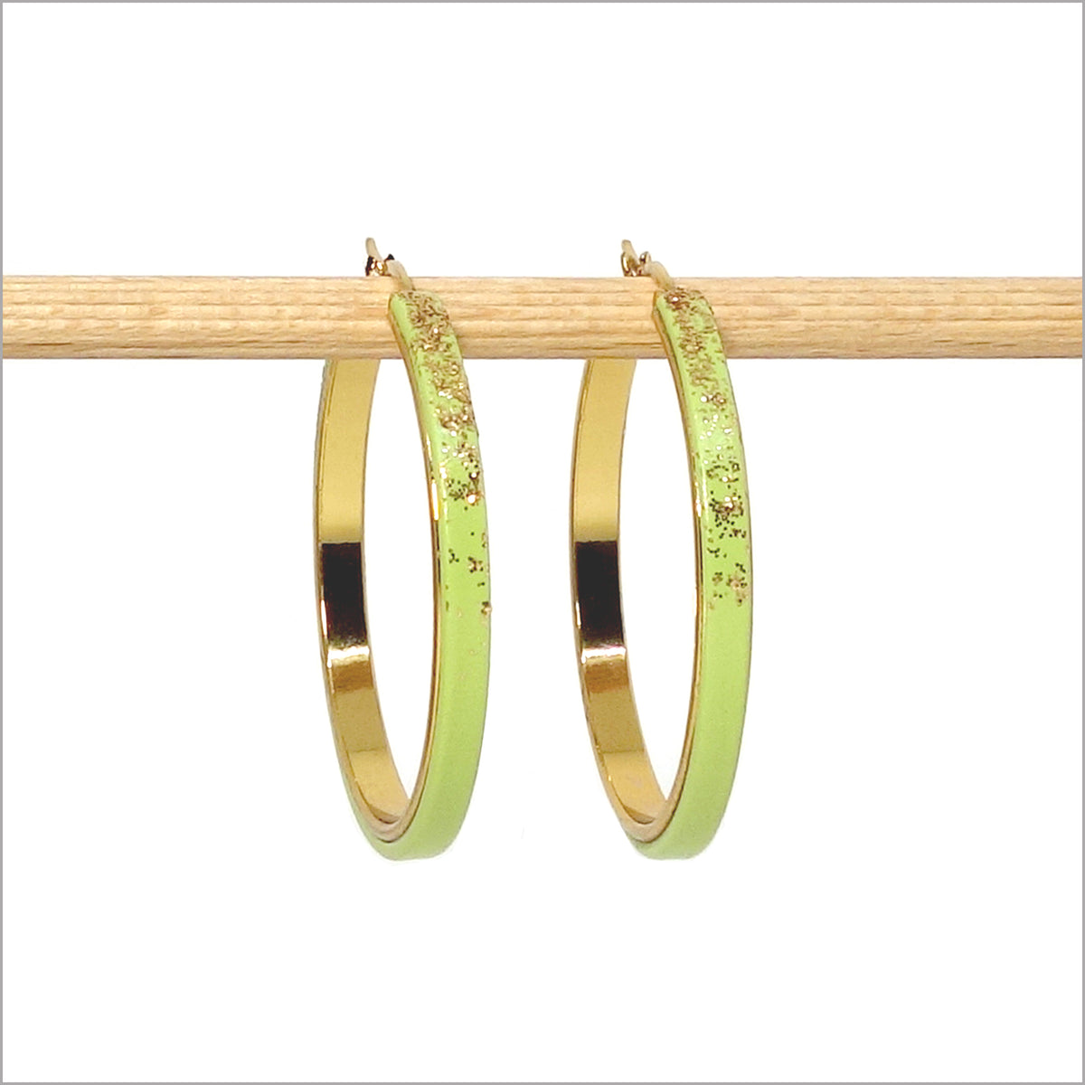 Boucles d'oreilles créoles colorées en cuir et paillettes