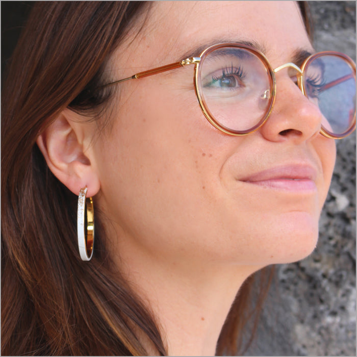 Boucles d'oreilles créoles colorées en cuir et paillettes