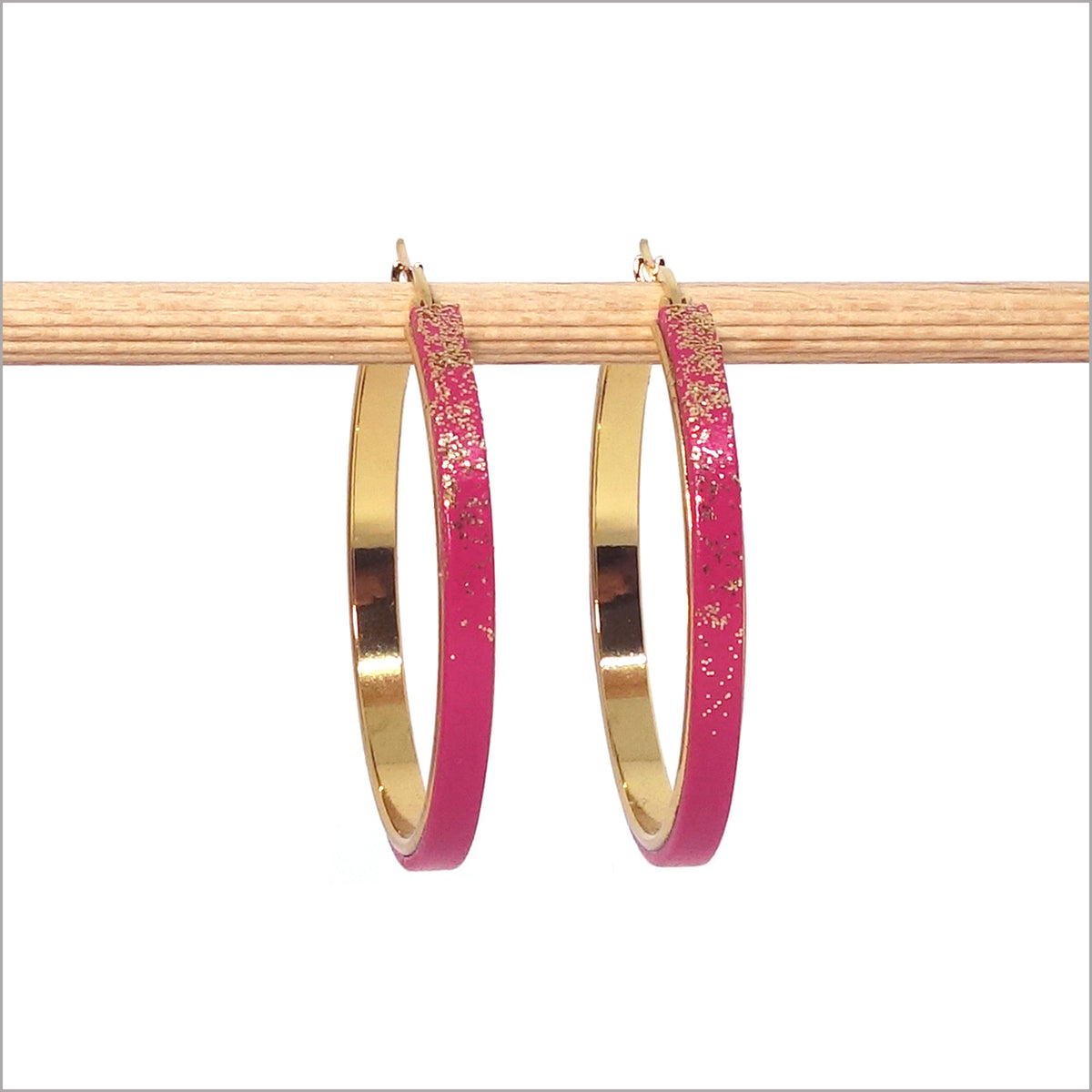 Boucles d'oreilles créoles colorées en cuir et paillettes