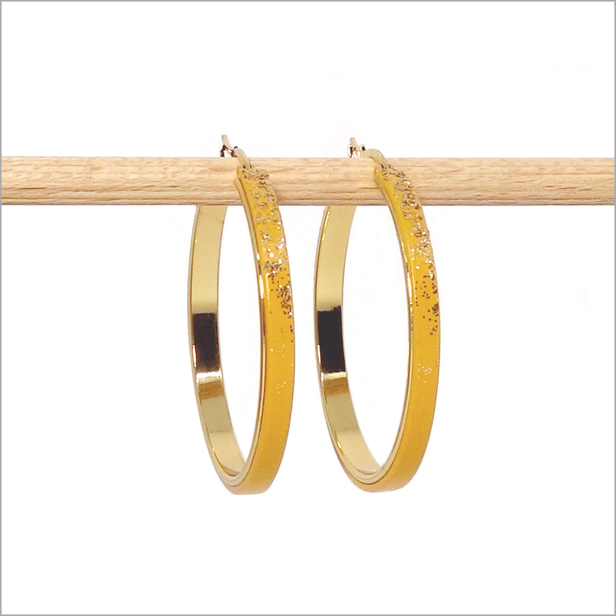 Boucles d'oreilles créoles colorées en cuir et paillettes