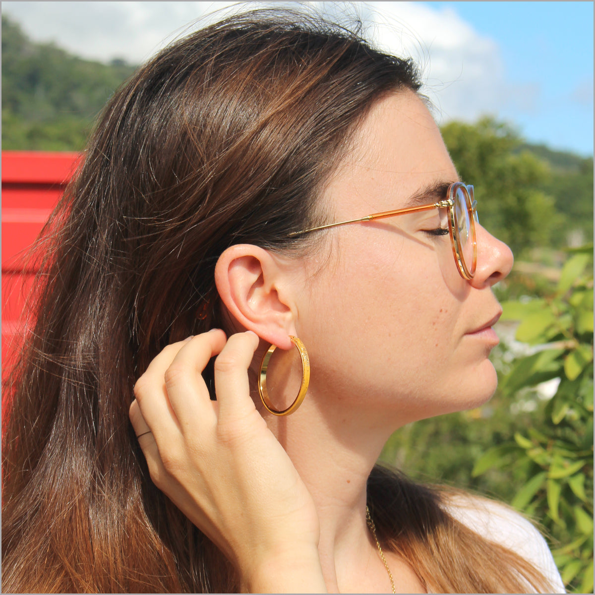Boucles d'oreilles créoles dorées en cuirs véritables colorés et paillettes