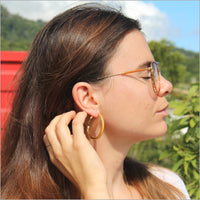 Boucles d'oreilles créoles dorées en cuirs véritables colorés et paillettes