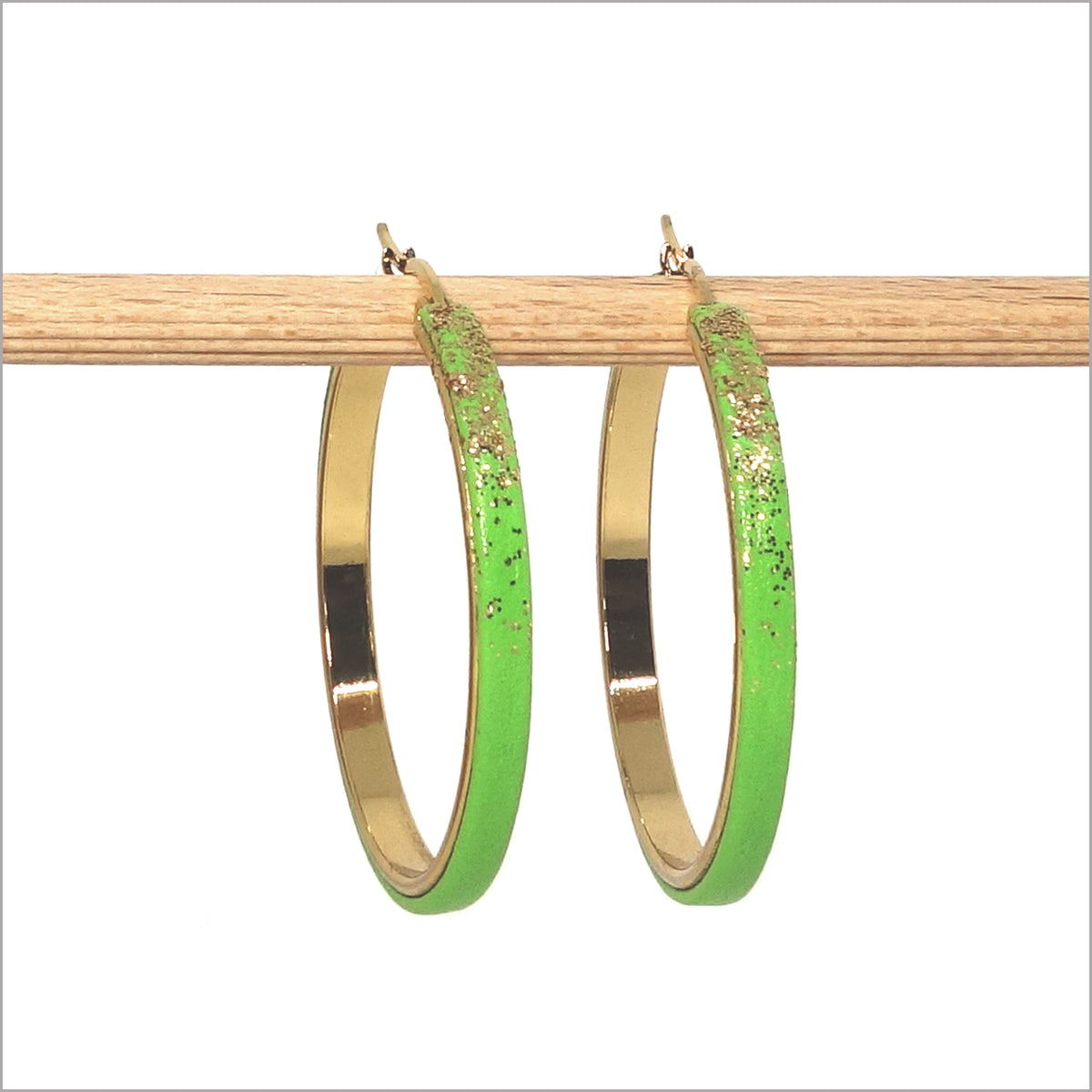 Boucles d'oreilles créoles colorées en cuir et paillettes