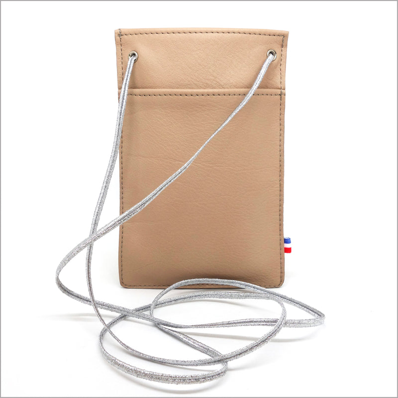 Phone pouch in nude leather with adjustable shoulder strap