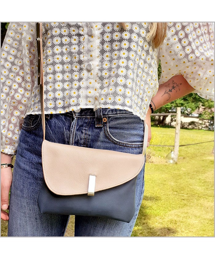 Small adjustable shoulder bag in slate blue and nude leather