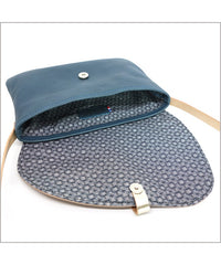Petit sac à bandoulière réglable en cuir bleu ardoise et nude