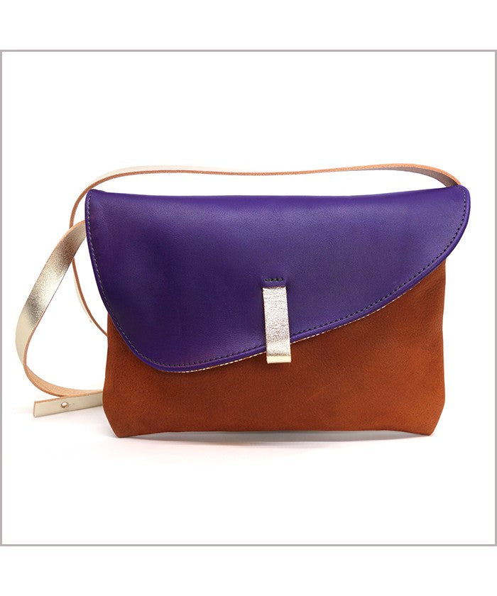 Pouch with adjustable shoulder strap in squirrel and purple leather